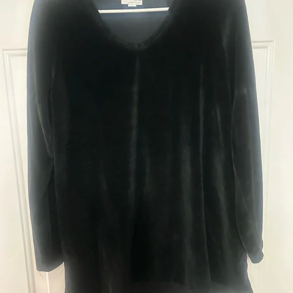 Elegant Black Velvet Women's Top - Picture 1 of 6